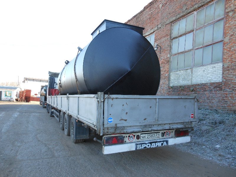 Резервуар для хранения топлива, погруженный на автомашину для транспортировки