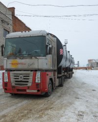Автомашина с погруженными резервуарами 